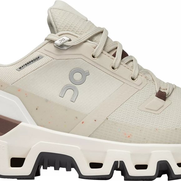 On Cloudwander Waterproof perfect condition worn once - Picture 2 of 16